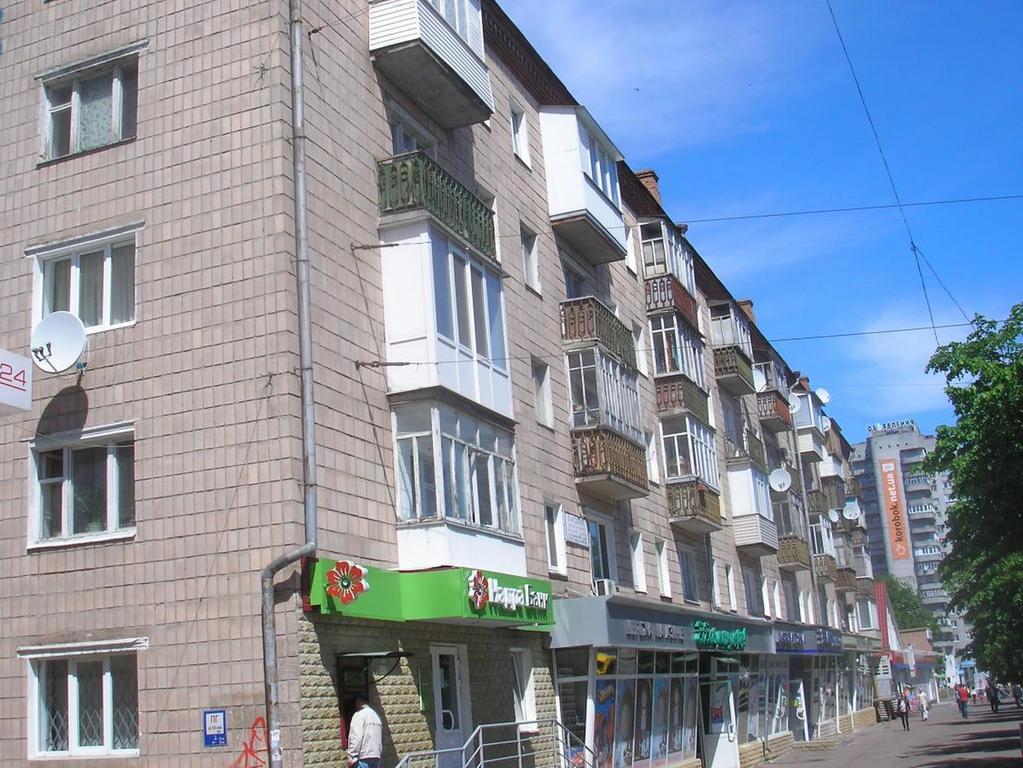 Roses Apartment In The City Center Chernihiv Exterior photo